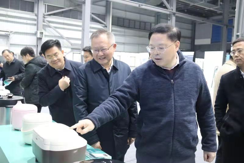 湖南省委常委、省委秘書長張劍飛一行來拓浦精工調(diào)研